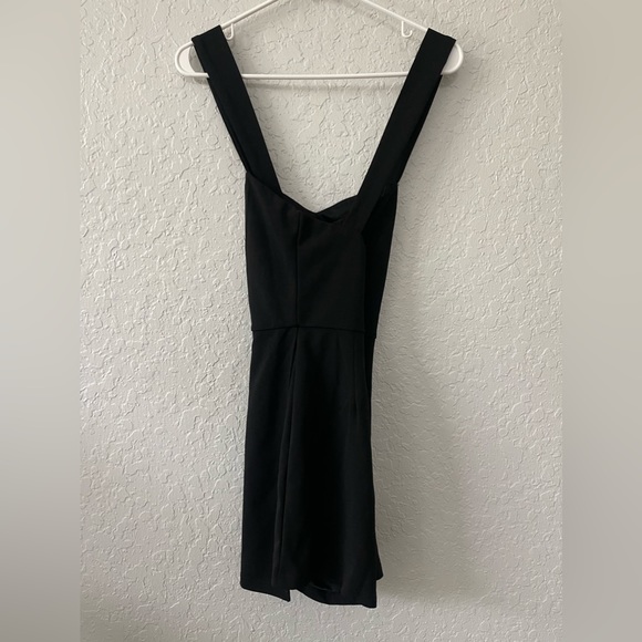 NWOT Lulu’s Black Sleeveless Backless Skort Romper  - M - Picture 5 of 7